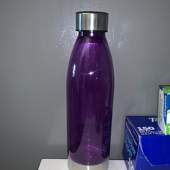 Purple water bottle - Picture 4 of 10
